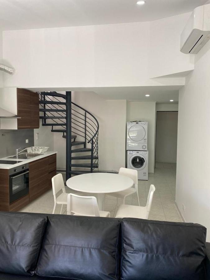 Aparthotel FIVE STARS DUPLEX - 6 Personnes à Marseille Extérieur photo